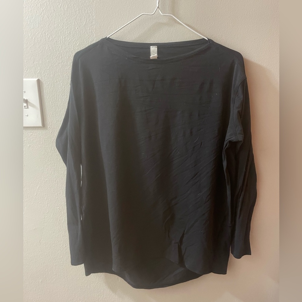 Women’s Lululemon size 4 Black athletic long sleeve top Tote5